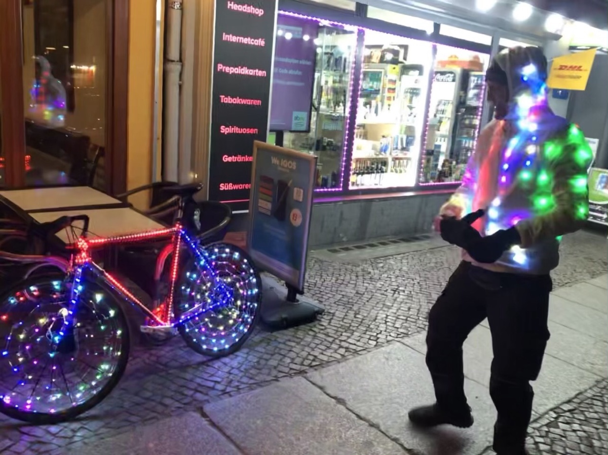 The Electric Bikeman: LED-Man